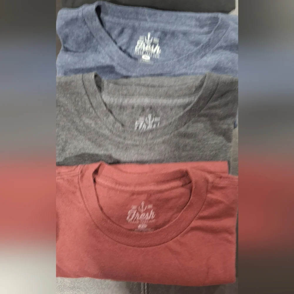 fresh Men's Short Sleeve Crewneck Tees - Black, Navy, Charcoal, Burgundy - Picture 3 of 6